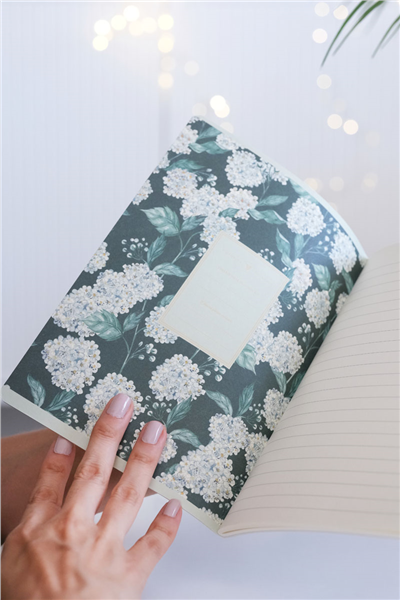 Kişiye Özel Beyaz Ortanca Çiçeği Desenli A5 Çizgili Defter