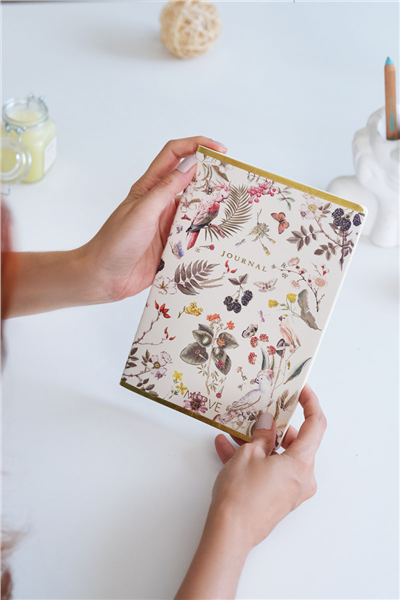 Kişiye Özel Egzotik Kuş ve Çiçek Desenli A5 Çizgili Defter