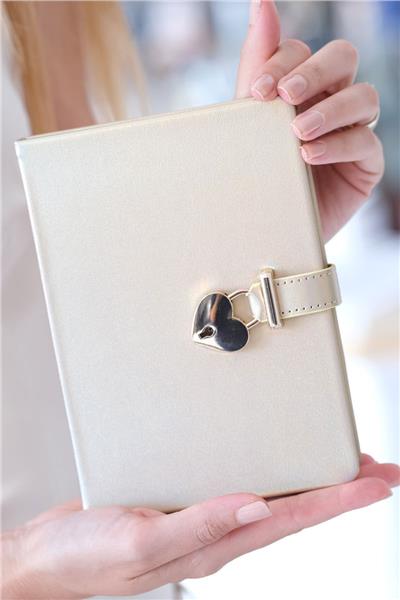 Kişiye Özel Gold Kalp Kilitli Defter