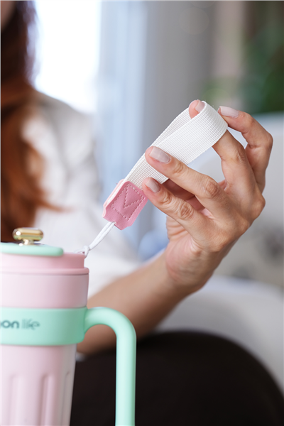 Kişiye Özel LED Sıcaklık Göstergeli Kulplu Pembe Çelik Termos,600 ml