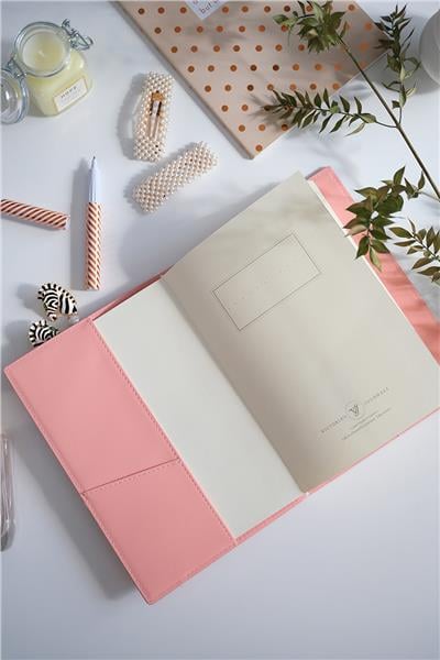 Kişiye Özel Pembe Deri Geçme Kapaklı Defter