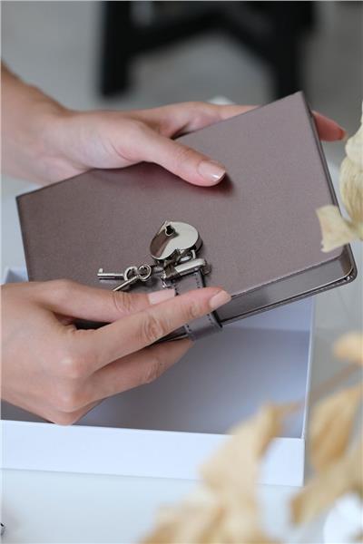 Kişiye Özel Platin Kalp Kilitli Defter