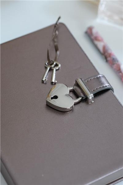 Kişiye Özel Platin Kalp Kilitli Defter