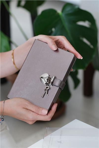 Kişiye Özel Platin Kalp Kilitli Defter