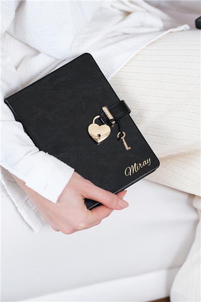 Kişiye Özel Siyah Kalp Kilitli Defter