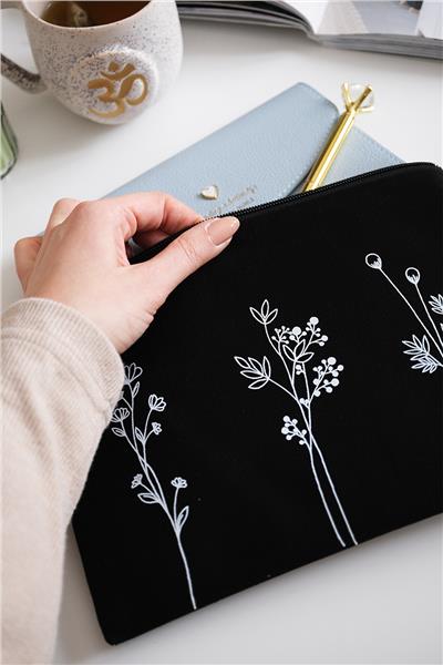 Çiçekli Siyah Renk Clutch Çanta
