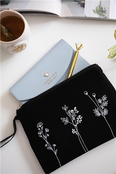 Çiçekli Siyah Renk Clutch Çanta