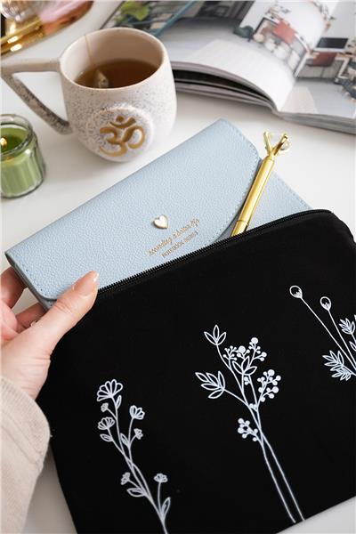 Çiçekli Siyah Renk Clutch Çanta