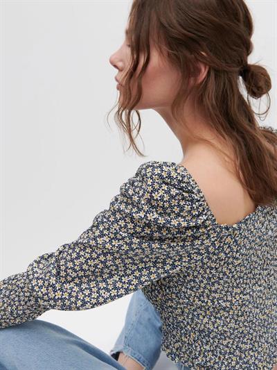 Çiçek Desenli Kare Yaka Bluz