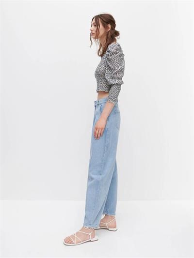 Çiçek Desenli Kare Yaka Bluz