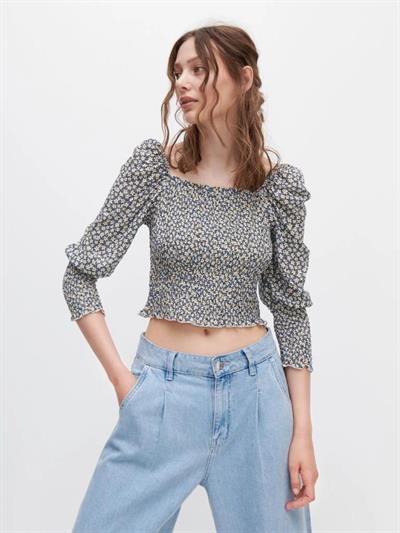 Çiçek Desenli Kare Yaka Bluz