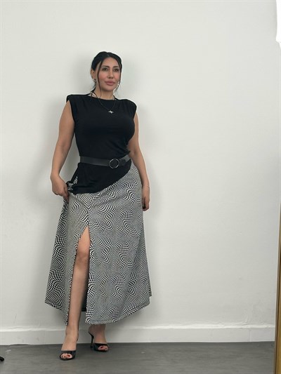 Kemerli Omuz Vatkalı Bluz & Yırtmaçlı Desenli Maxi Etek Takım