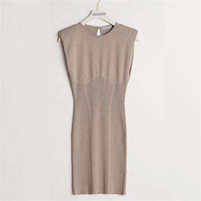 Kolsuz Vatkalı Elbise Bej Renk