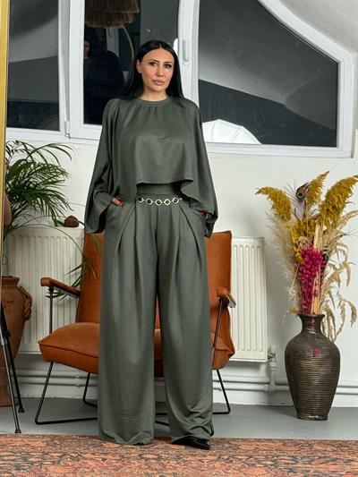 Pelerin Formlu Giy-Çık Takım