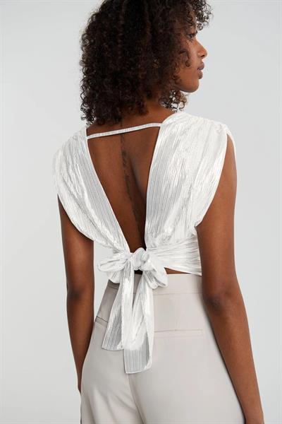 Sırt Dekolteli Parlak Gümüş Renkli Bluz