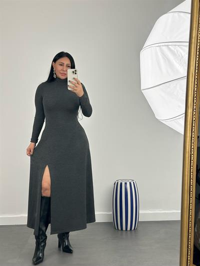 Yırtmaçlı Triko Elbise