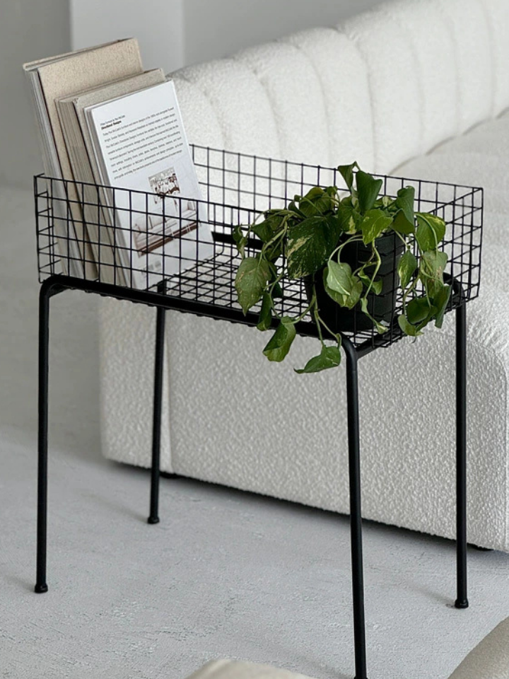 Basit ve Zarif Mat Siyah Siyah Çelik Örgülü Saksı Standı – Şıklığı ve Modernliği Yansıtan Tasarım