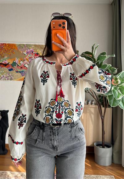  Emisa Nakış Detaylı Bluz 
