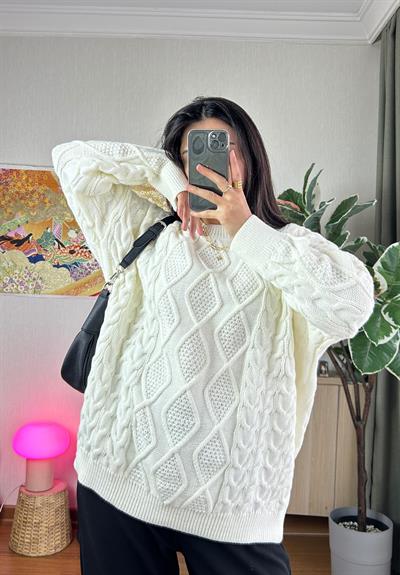 Alisa Desenli Uzun Triko Kazak Beyaz