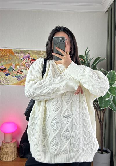 Alisa Desenli Uzun Triko Kazak Beyaz