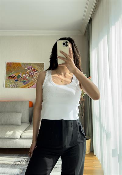 Aoi Yuvarlak Yaka Atlet Beyaz