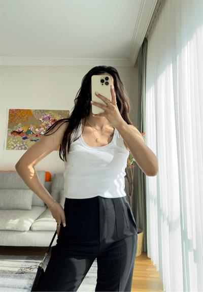 Aoi Yuvarlak Yaka Atlet Beyaz