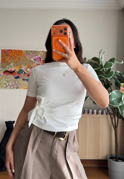 Asira Yan Bağlamalı T-Shirt Ekru