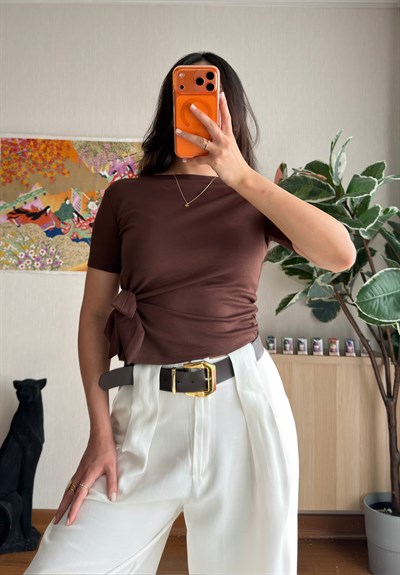 Asira Yan Bağlamalı T-Shirt Kahve
