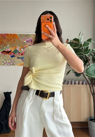 Asira Yan Bağlamalı T-Shirt Sarı
