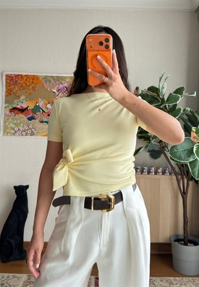 Asira Yan Bağlamalı T-Shirt Sarı