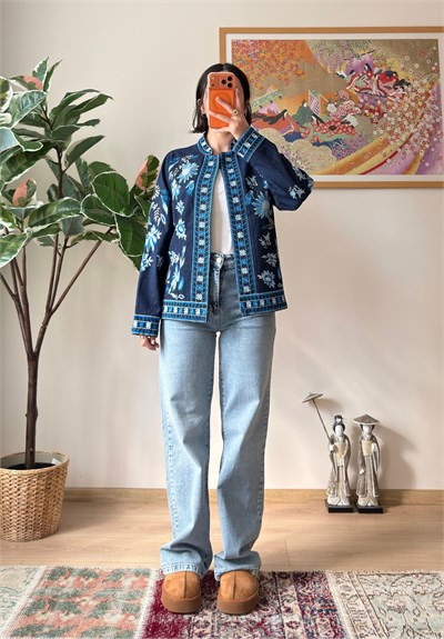 Çiçek Nakışlı Denim Ceket