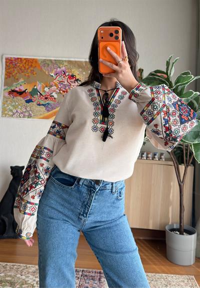 Erisna Nakış Detaylı Bluz 