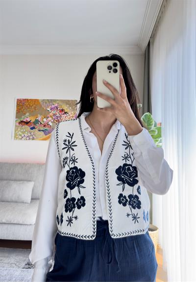 Hina Çiçek Nakışlı Yelek Beyaz