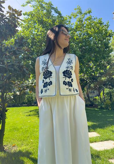 Hina Çiçek Nakışlı Yelek Beyaz