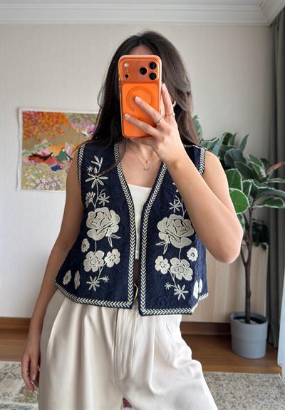 Hina Çiçek Nakışlı Yelek Lacivert