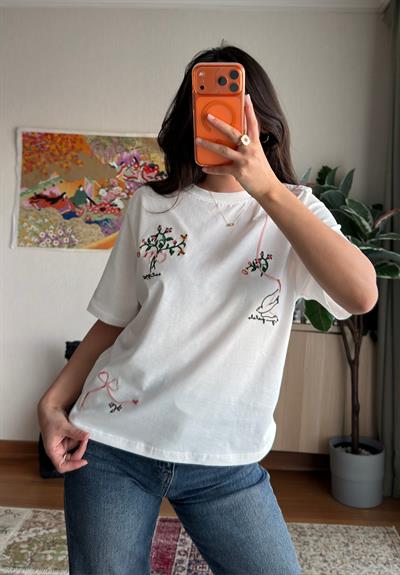 Kuş Nakışlı Basic T-Shirt