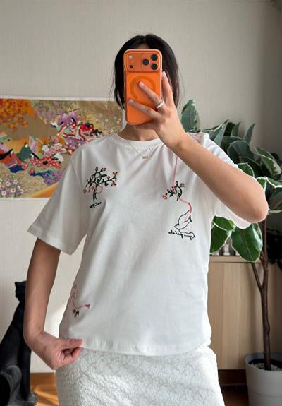 Kuş Nakışlı Basic T-Shirt
