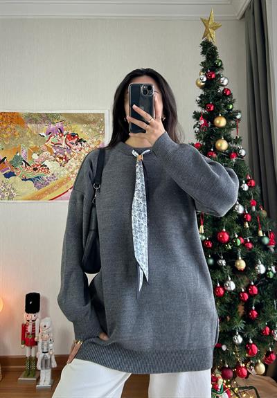 Nagisa Fular Detaylı Triko Kazak Füme