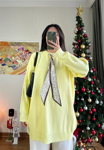 Nagisa Fular Detaylı Triko Kazak Sarı