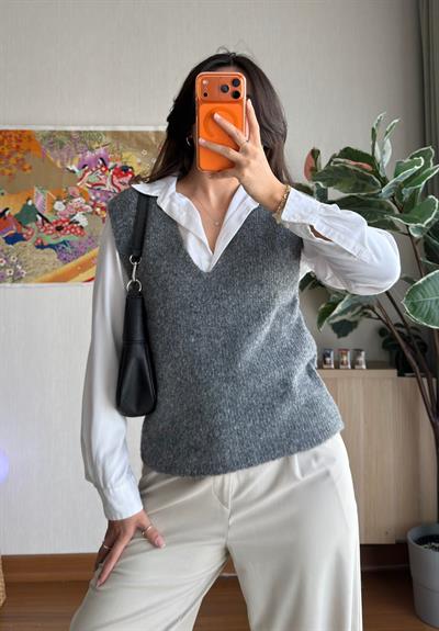 Sara V Yaka Süveter Füme