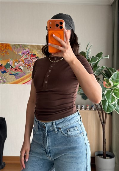 Sare Çıtlı Basic T-Shirt Kahve