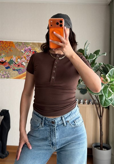 Sare Çıtlı Basic T-Shirt Kahve