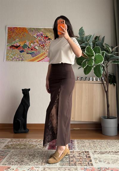 Sarina Dantel Yırtmaçlı Etek Kahve