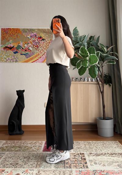 Sarina Dantel Yırtmaçlı Etek Siyah