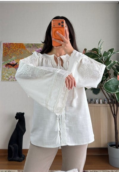 Shiro İşlemeli Dantel Bluz