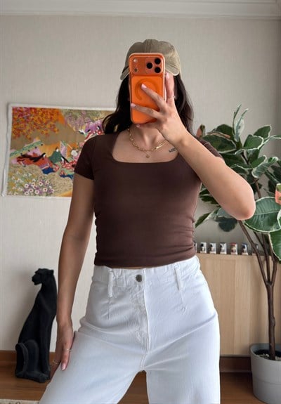 Swey Kare Yaka T-Shirt Kahve