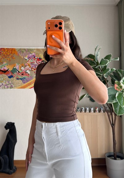 Swey Kare Yaka T-Shirt Kahve