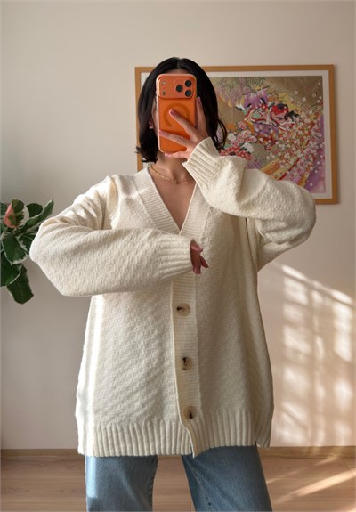 V Yaka Düğmeli Oversize Uzun Hırka Ekru