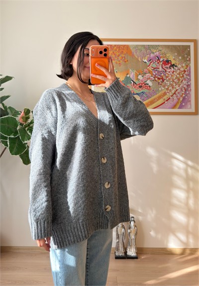 V Yaka Düğmeli Oversize Uzun Hırka Gri