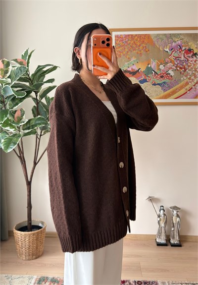V Yaka Düğmeli Oversize Uzun Hırka Kahve